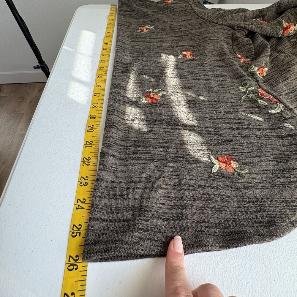 Fig and Flower Womens Floral Embroidered Sweater Cardigan Size M Heather Brown - Picture 10 of 10